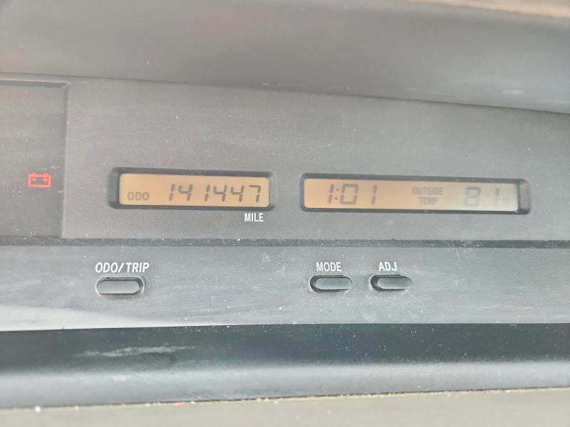 Photo 9 from auction – 2001 TOYOTA AVALON with VIN 4T1BF28B71U140223