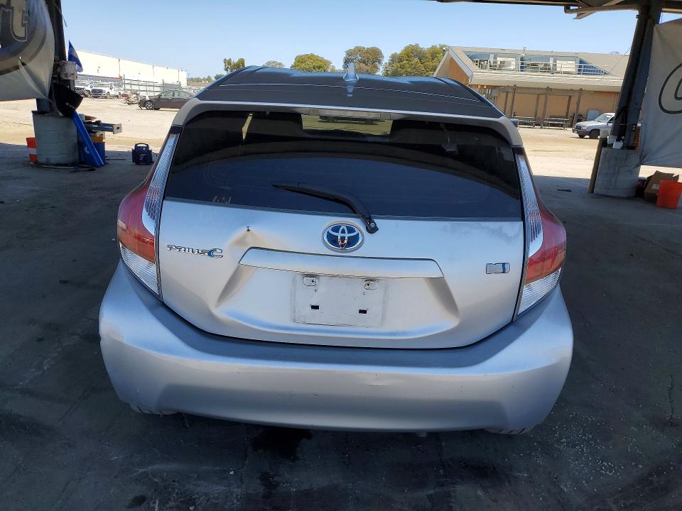 Photo 6 from auction – 2015 TOYOTA PRIUS C with VIN JTDKDTB32F1584524