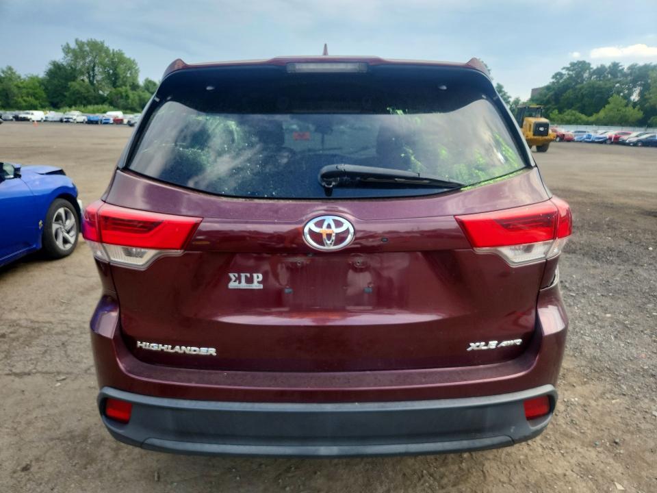 Photo 6 from auction – 2017 TOYOTA HIGHLANDER with VIN 5TDJZRFH9HS376801