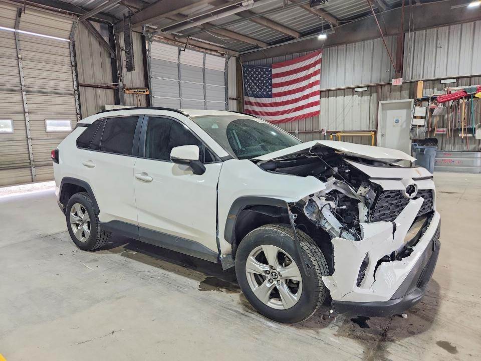 Photo 4 from auction – 2019 TOYOTA RAV 4 with VIN 2T3P1RFV2KW059536