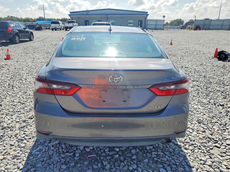 Снимка 6 от търг – 2021 TOYOTA CAMRY с VIN 4T1C11AK6MU427760