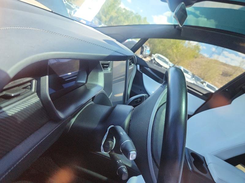 Photo 9 from auction – 2020 TESLA MODEL X with VIN 5YJXCDE4XLF236105