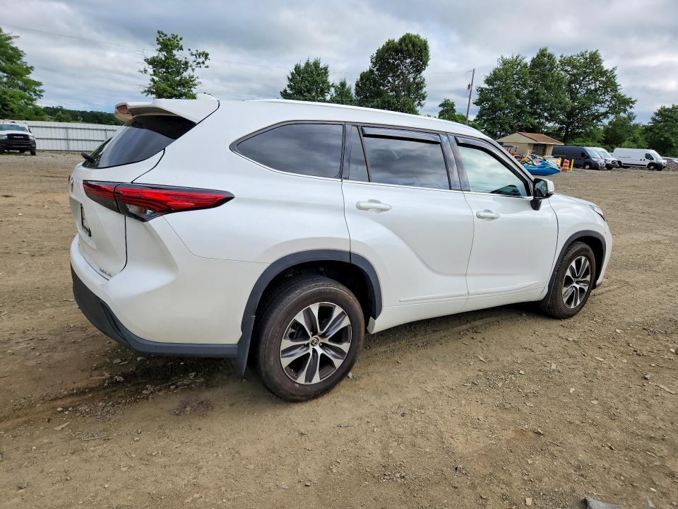 Photo 3 from auction – 2021 TOYOTA HIGHLANDER with VIN 5TDGZRBH0MS128561