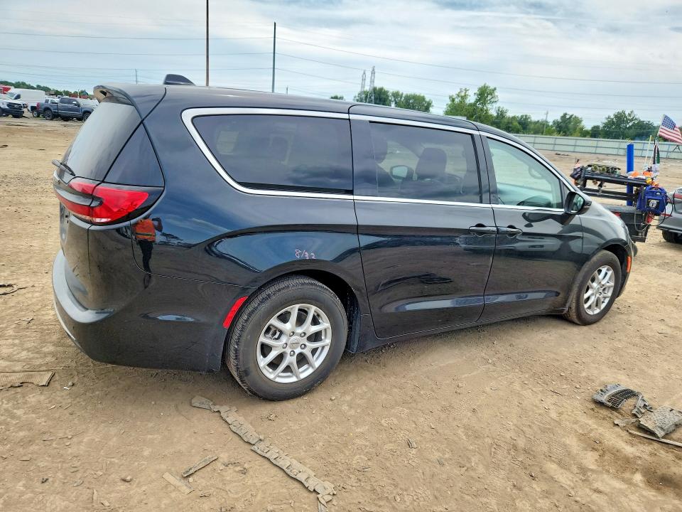Photo 3 from auction – 2023 CHRYSLER PACIFICA with VIN 2C4RC1BG8PR621517