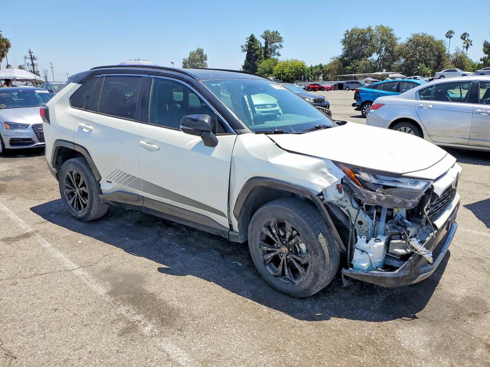 Фото 4 с аукциона – 2022 TOYOTA RAV4 с VIN 4T3E6RFV4NU092289