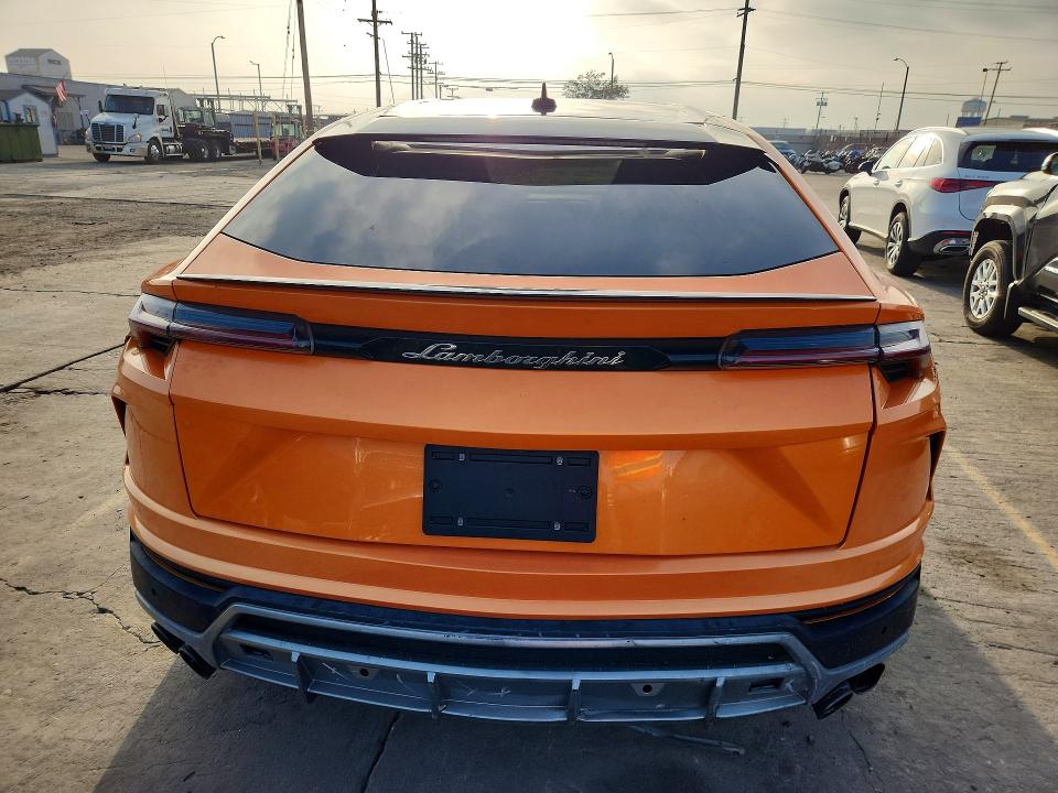 Photo 6 from auction – 2022 LAMBORGHINI URUS with VIN ZPBUA1ZL2NLA21237