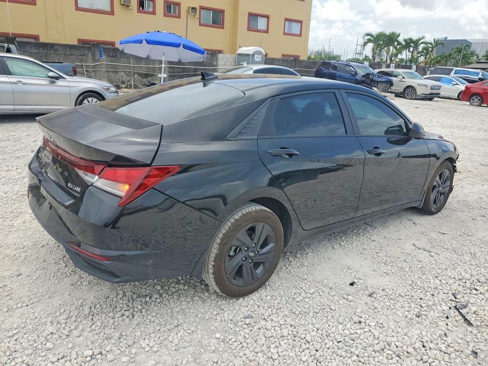 Photo 3 from auction – 2022 HYUNDAI ELANTRA with VIN KMHLS4AG3NU302128