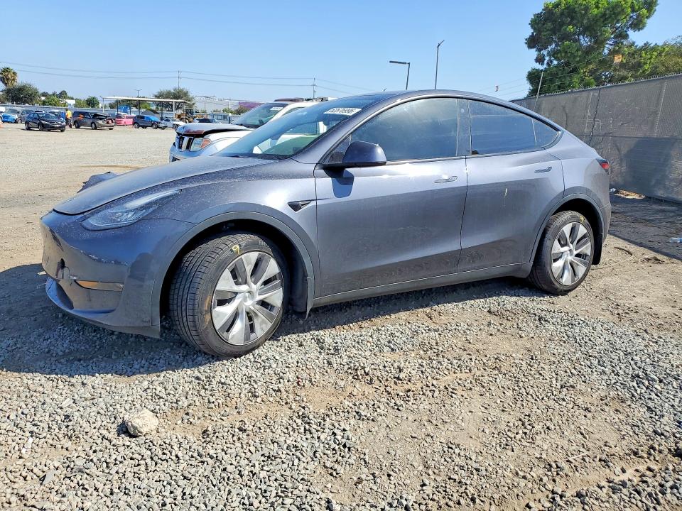 TESLA MODEL Y 2023 مع رقم تعريف المركبة 7SAYGDEE4PA113102 - صورة من المزاد