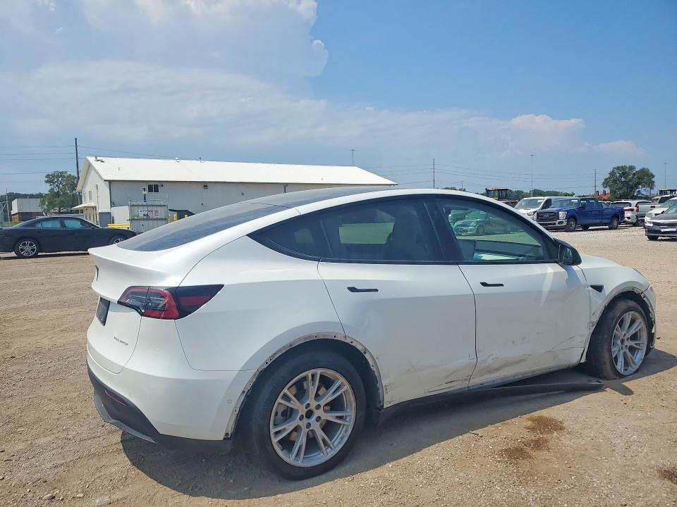 Снимка 3 от търг – 2021 TESLA MODEL Y с VIN 5YJYGDEE1MF243625