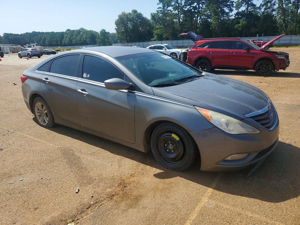 Photo 4 from auction – 2013 HYUNDAI SONATA with VIN 5NPEB4AC8DH743501