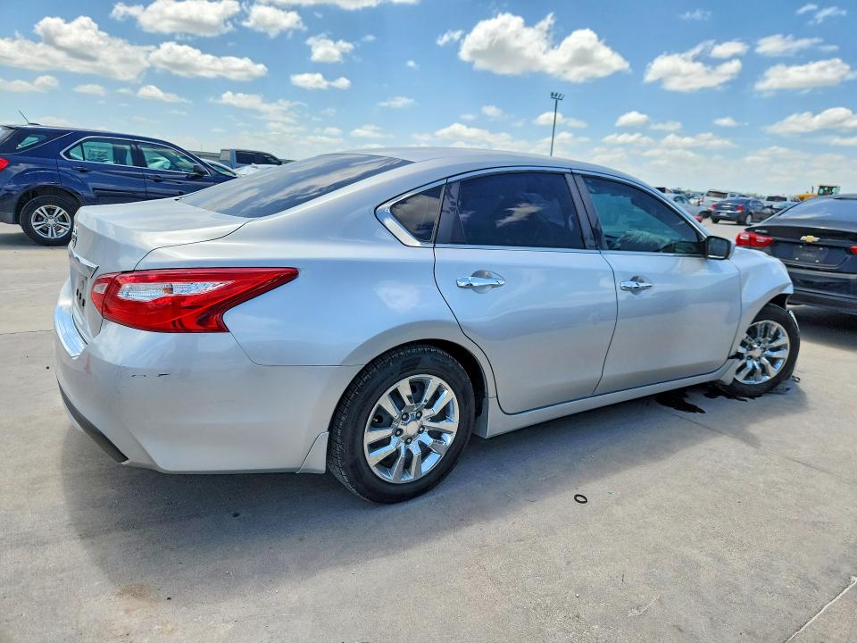 Photo 3 from auction – 2017 NISSAN ALTIMA with VIN 1N4AL3AP4HC124832