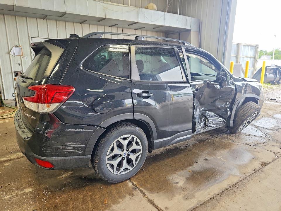Foto 3 de la subasta – 2021 SUBARU FORESTER con VIN JF2SKAFC6MH465191
