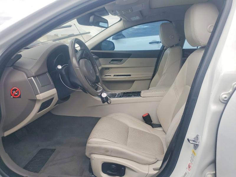 Photo 7 from auction – 2016 JAGUAR XF with VIN SAJBE4BV8GCY13557