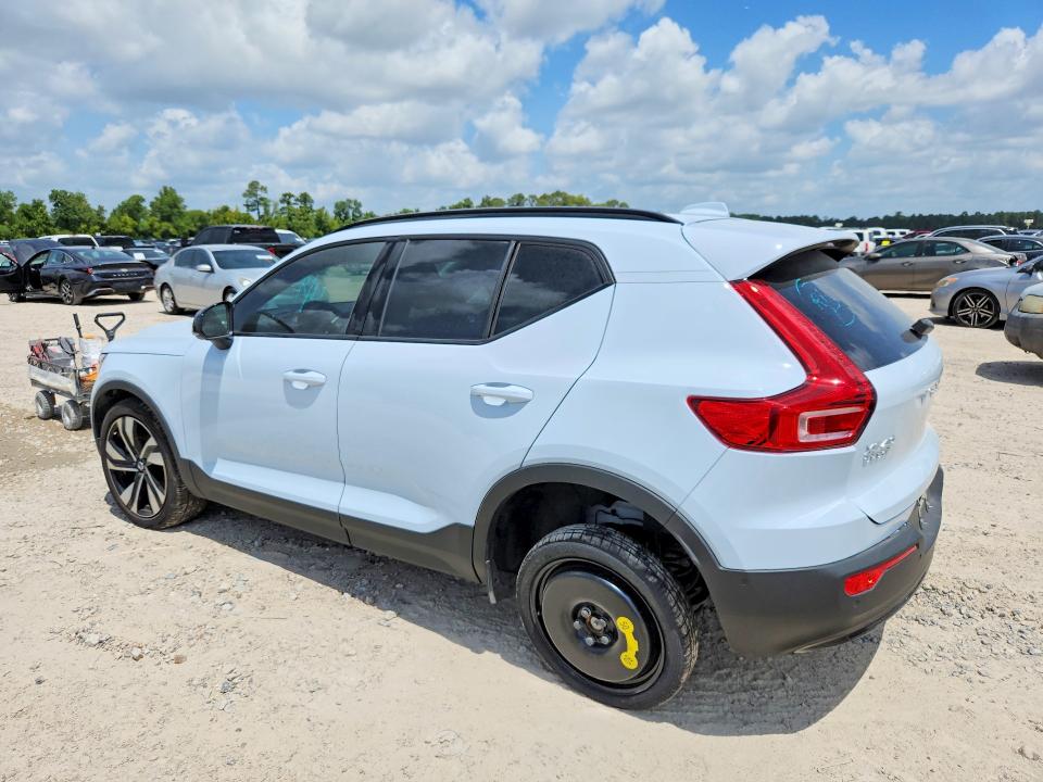 Photo 2 from auction – 2025 VOLVO XC40 with VIN YV4L12UC5S2537901