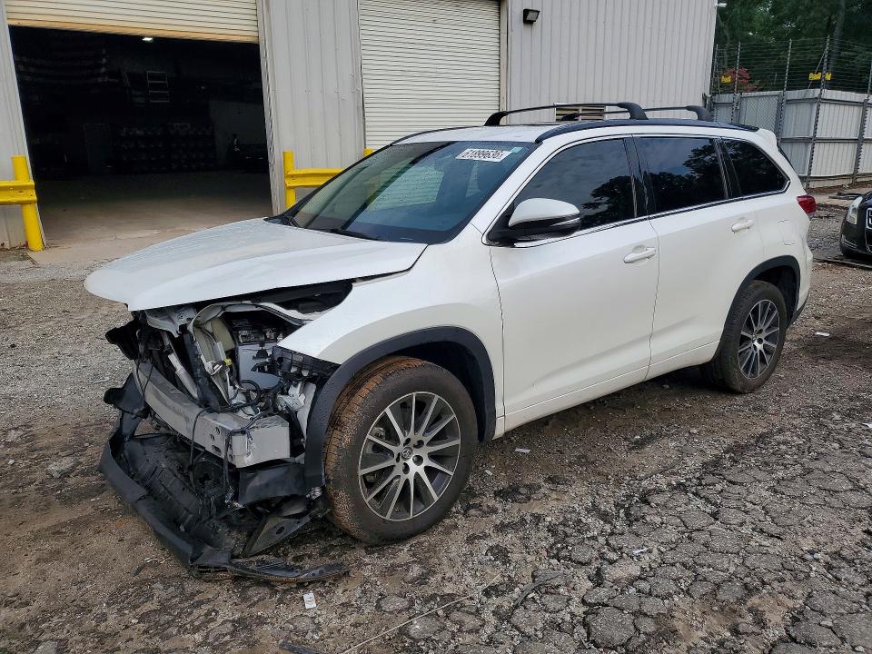TOYOTA HIGHLANDER 2018 with VIN 5TDKZRFH9JS286316 - Photo from auction