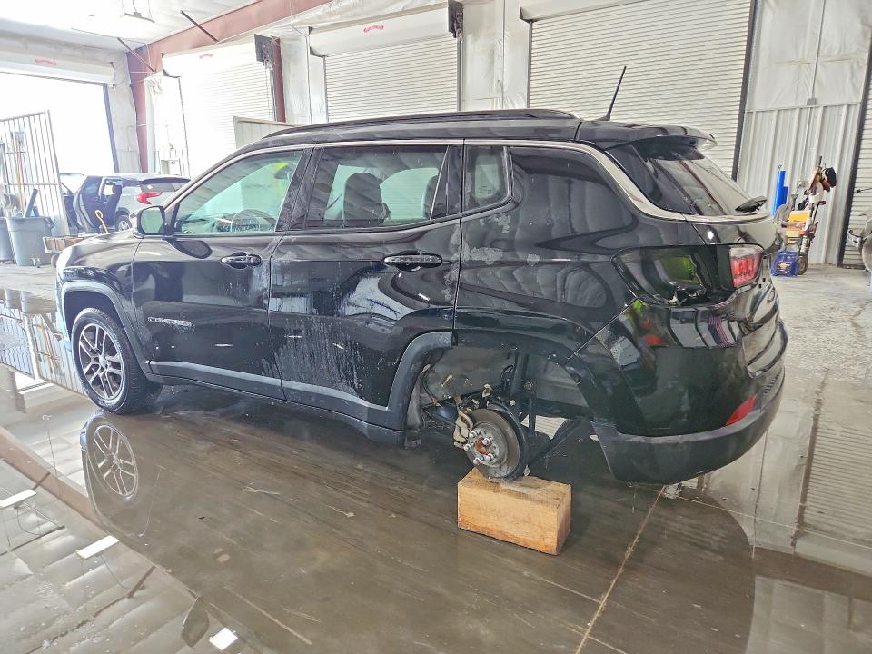 Photo 2 from auction – 2017 JEEP COMPASS with VIN 3C4NJCBB1HT632846