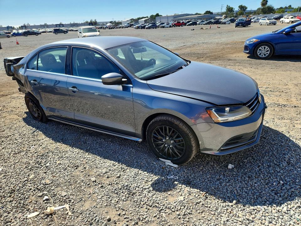 Photo 4 from auction – 2017 VOLKSWAGEN JETTA with VIN 3VW2B7AJ9HM392419