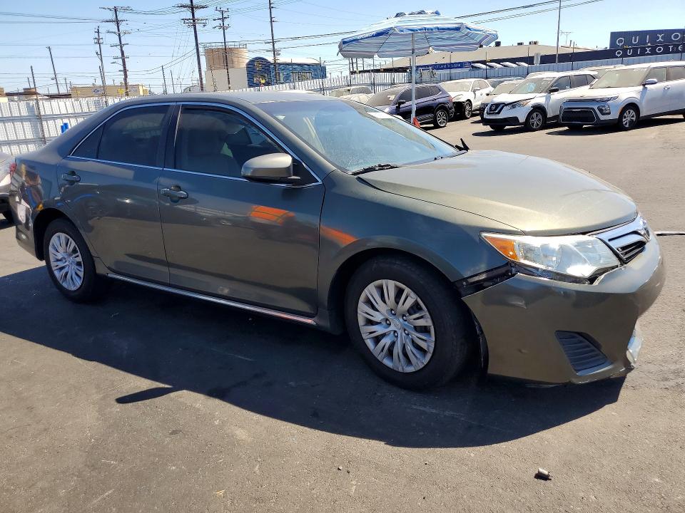 Снимка 4 от търг – 2014 TOYOTA CAMRY с VIN 4T4BF1FK2ER386766