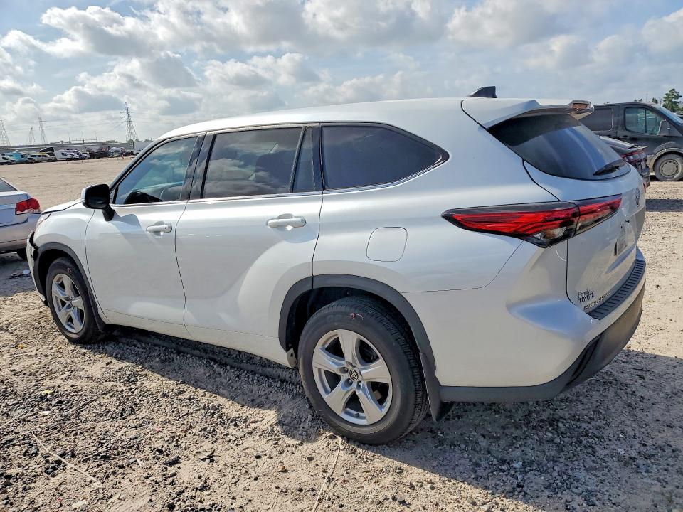 Photo 2 from auction – 2022 TOYOTA HIGHLANDER with VIN 5TDZZRAH8NS552114