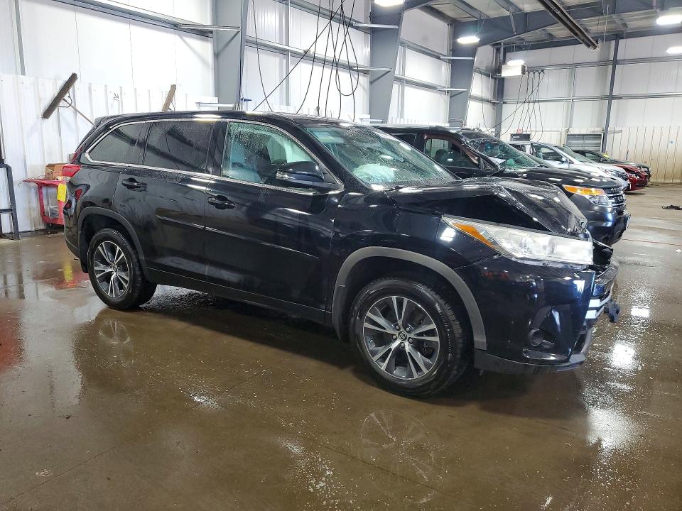 Photo 4 from auction – 2018 TOYOTA HIGHLANDER with VIN 5TDBZRFH1JS886246