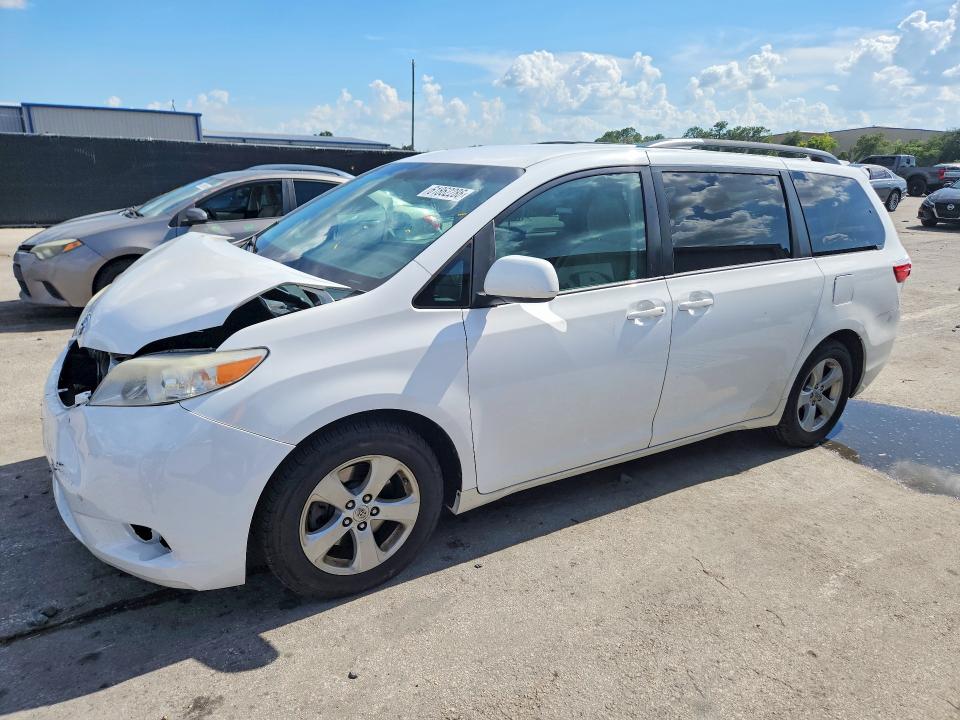 TOYOTA SIENNA 2015 with VIN 5TDKK3DC5FS561535 - Photo from auction