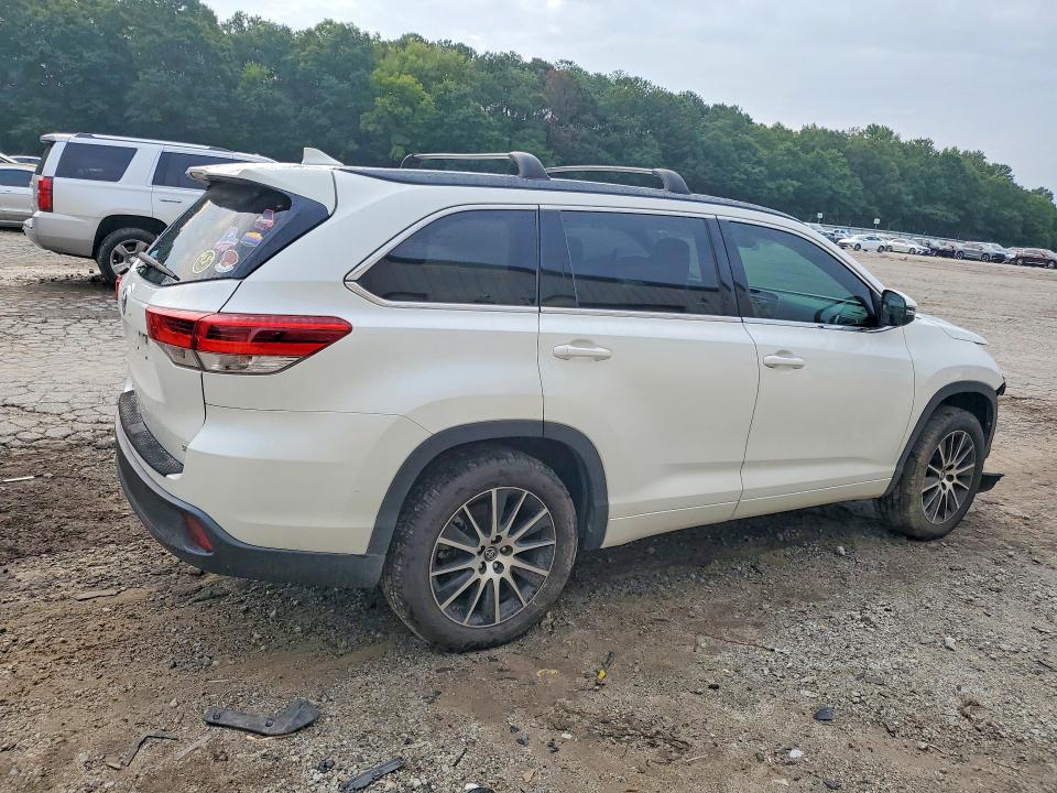 Photo 3 from auction – 2018 TOYOTA HIGHLANDER with VIN 5TDKZRFH9JS286316