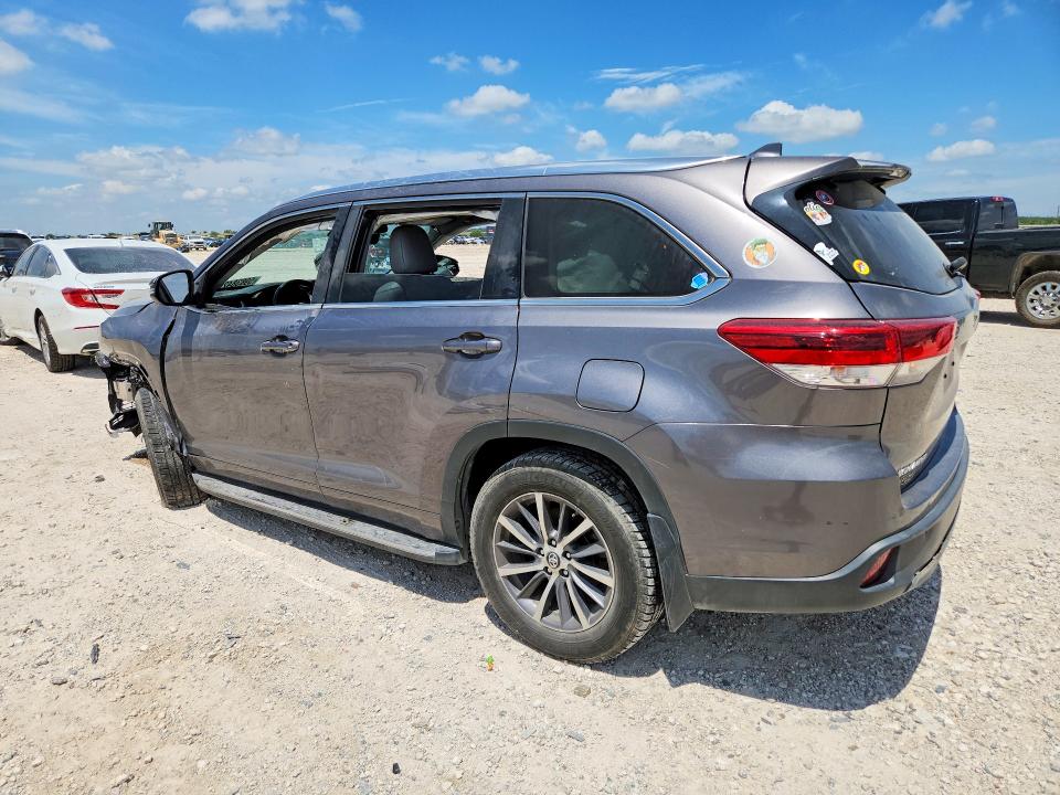 Photo 2 from auction – 2018 TOYOTA HIGHLANDER with VIN 5TDKZRFHXJS549736
