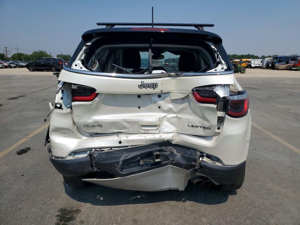 Photo 6 from auction – 2018 JEEP COMPASS with VIN 3C4NJDCB1JT258863