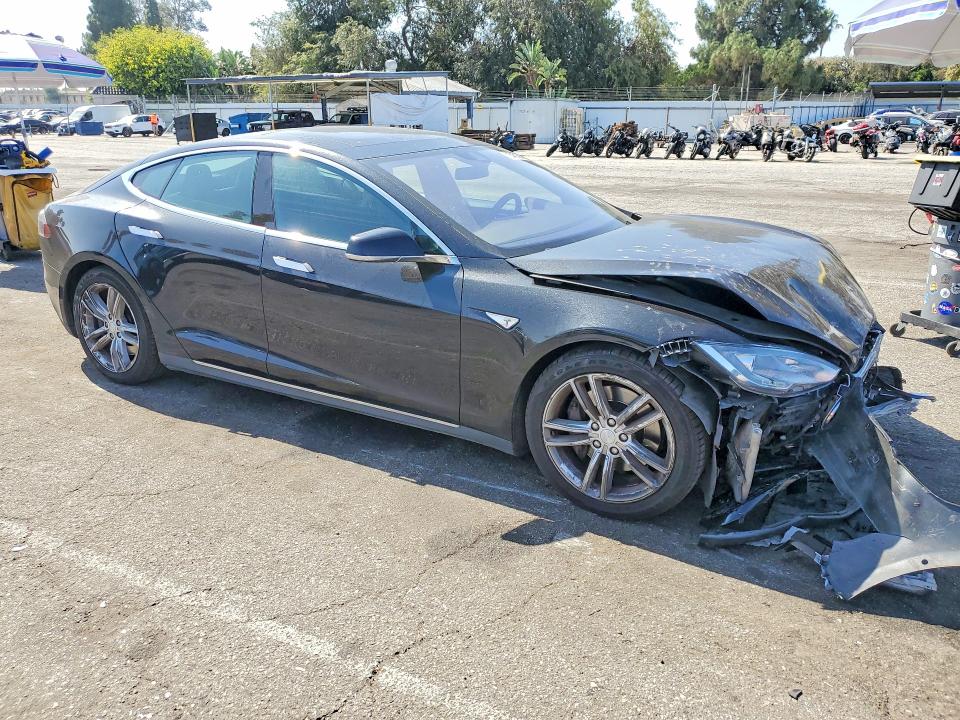 Photo 4 from auction – 2016 TESLA MODEL S with VIN 5YJSA1E28GF131954