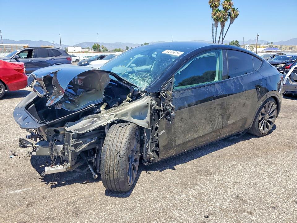 TESLA MODEL Y 2025 z numerem VIN 7SAYGDEF2SF311116 - Zdjęcie z aukcji