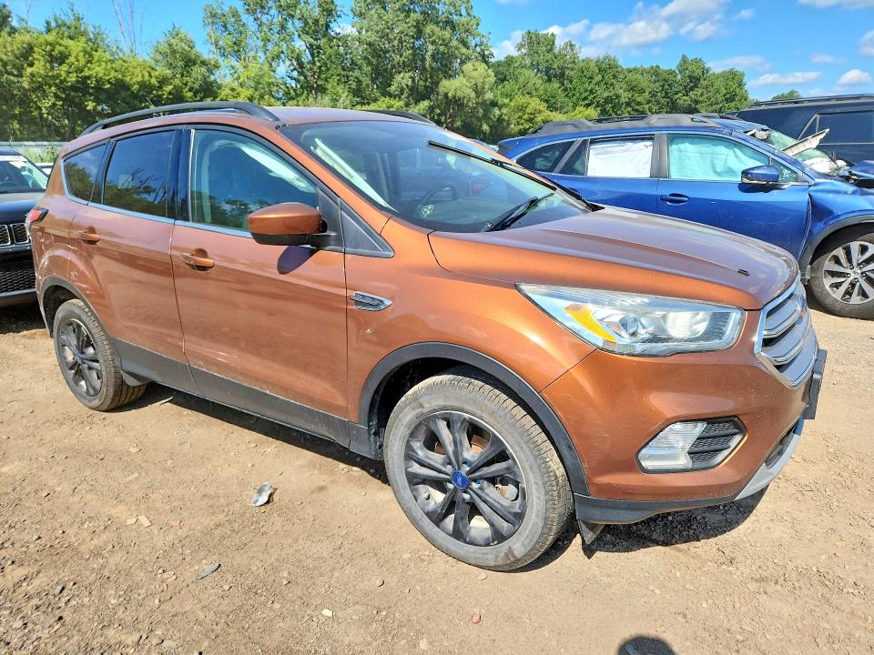 Photo 4 from auction – 2017 FORD ESCAPE with VIN 1FMCU9GD9HUB68251