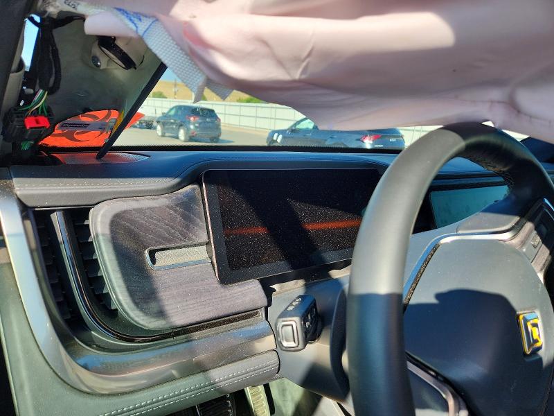 Photo 9 from auction – 2025 RIVIAN R1T with VIN 7FCTGCAA1SN041349