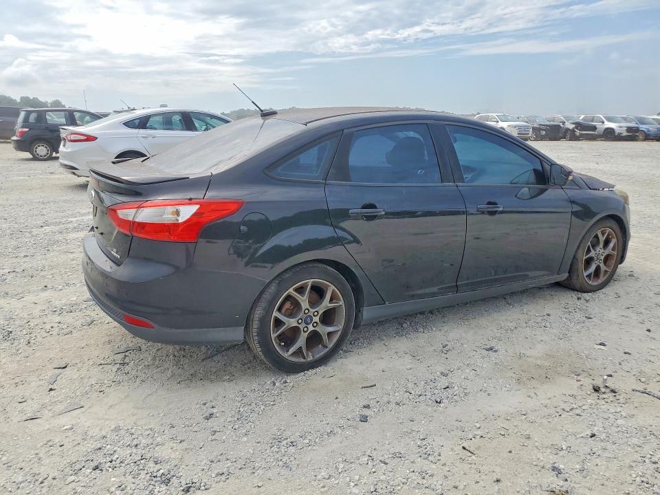 Photo 3 from auction – 2014 FORD FOCUS with VIN 1FADP3F22EL114777