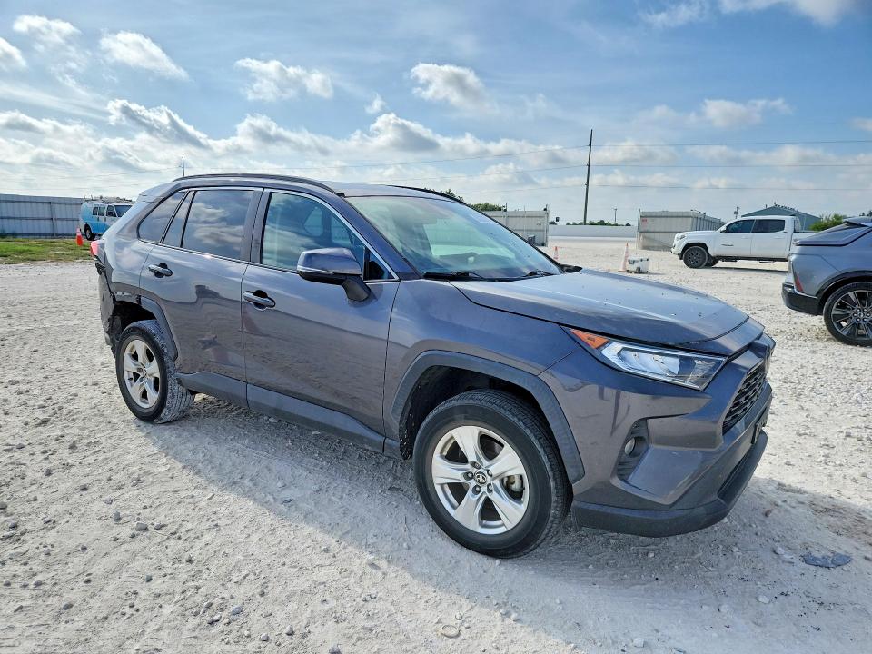 Photo 4 from auction – 2021 TOYOTA RAV4 with VIN 2T3W1RFV4MW173052