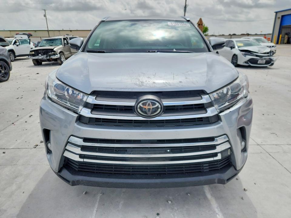 Photo 5 from auction – 2017 TOYOTA HIGHLANDER with VIN 5TDDZRFH7HS405855