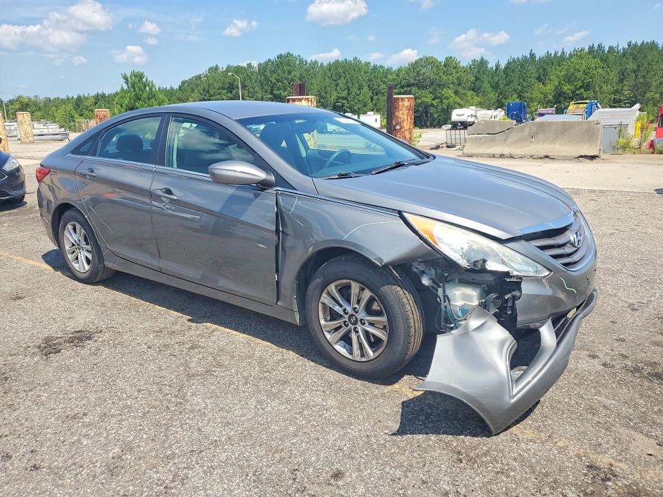 Photo 4 from auction – 2013 HYUNDAI SONATA with VIN 5NPEB4AC8DH747015