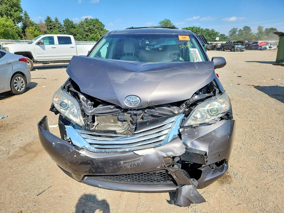 Photo 5 from auction – 2012 TOYOTA SIENNA with VIN 5TDDK3DC8CS043519