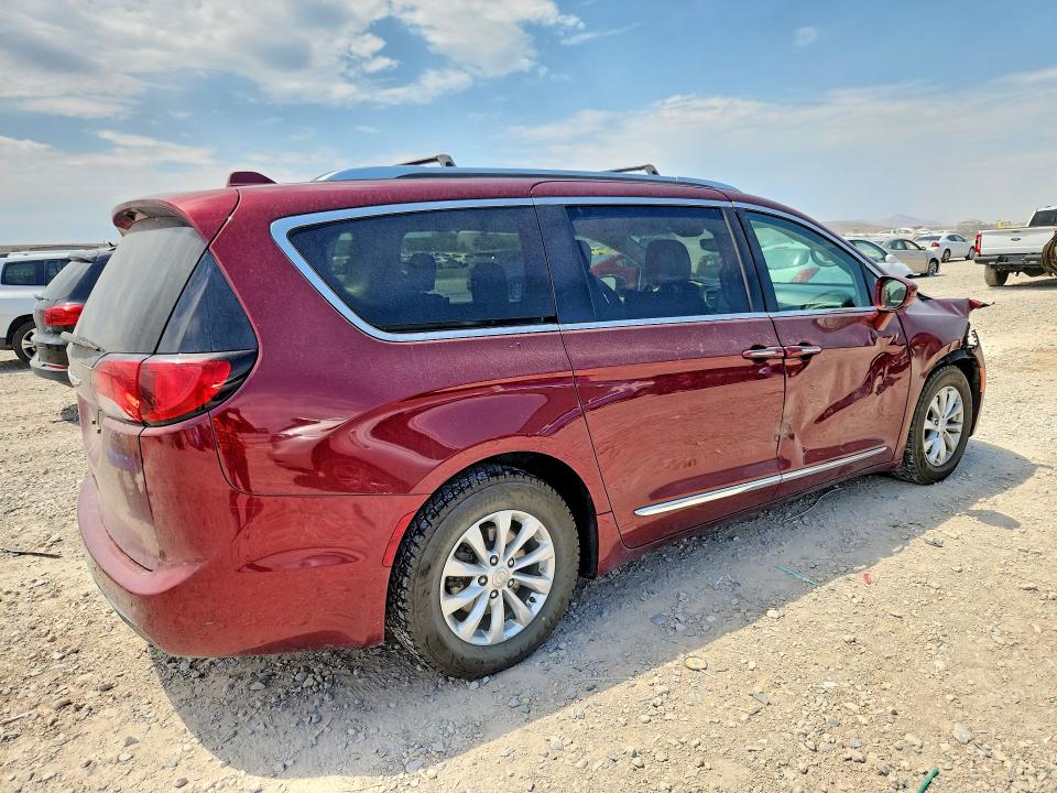 Photo 3 from auction – 2018 CHRYSLER PACIFICA with VIN 2C4RC1BG0JR156867