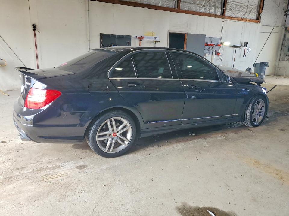 Photo 3 from auction – 2012 MERCEDES-BENZ C with VIN WDDGF8BB7CR212765