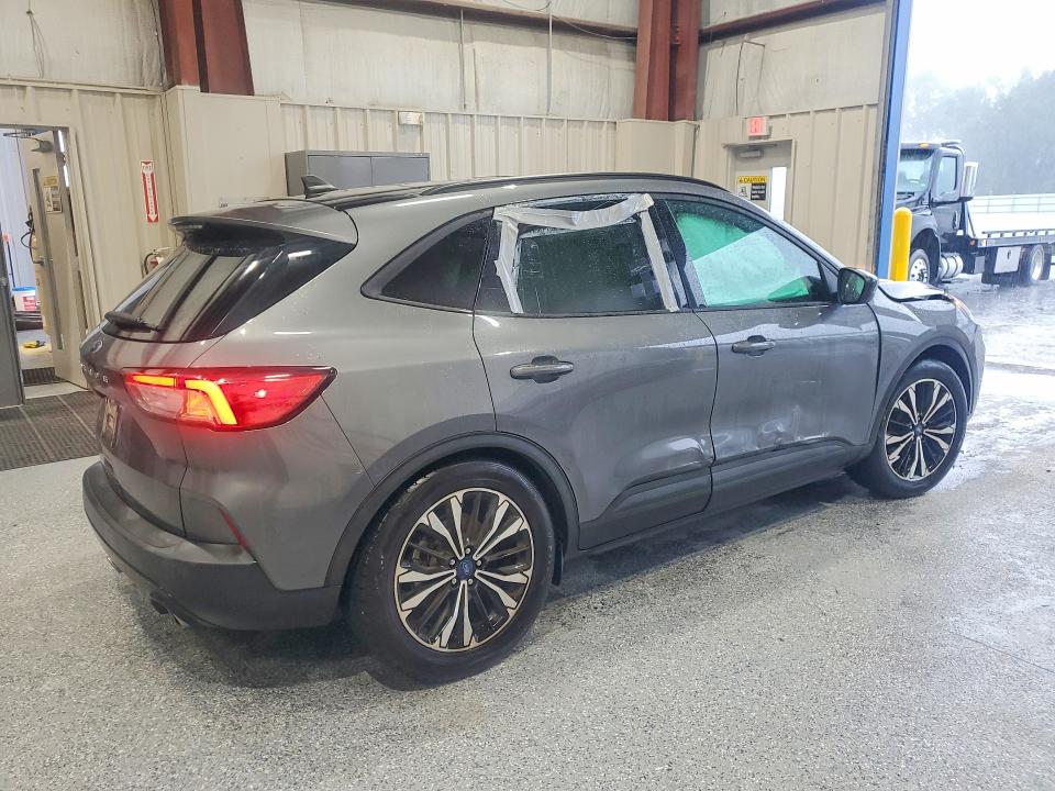 Photo 3 from auction – 2022 FORD ESCAPE with VIN 1FMCU0G65NUB62133