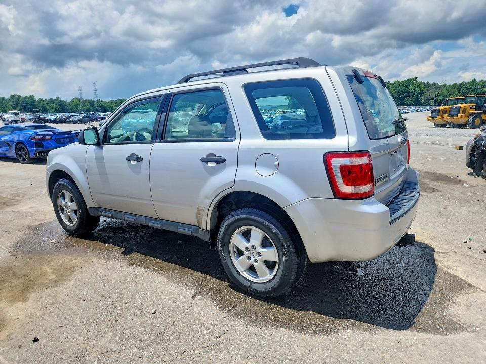 Photo 2 from auction – 2009 FORD ESCAPE with VIN 1FMCU02779KD08243