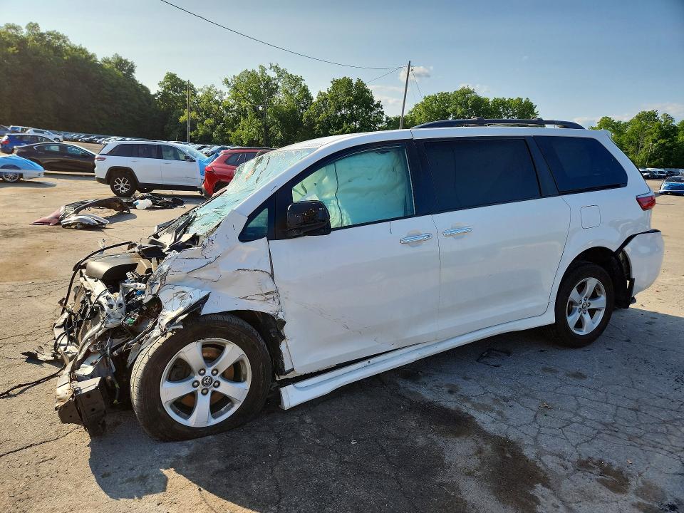 TOYOTA SIENNA 2019 with VIN 5TDKZ3DC4KS975198 - Photo from auction