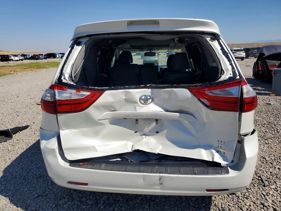 Photo 6 from auction – 2017 TOYOTA SIENNA with VIN 5TDYZ3DC2HS889388
