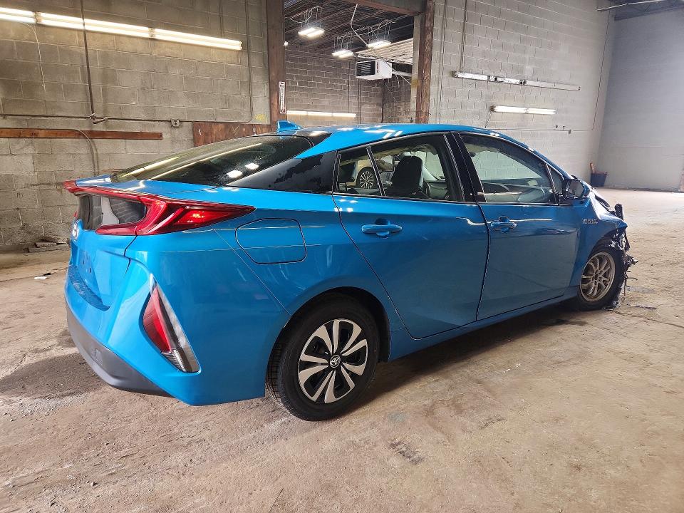 Photo 3 from auction – 2017 TOYOTA PRIUS PRIME with VIN JTDKARFP3H3039609