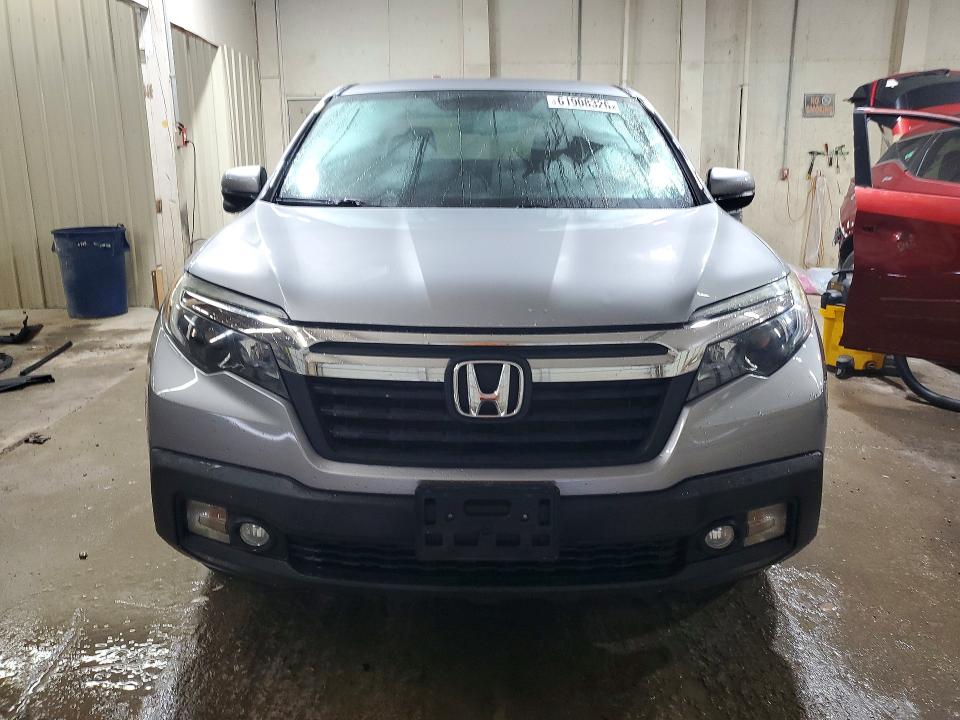Photo 5 from auction – 2017 HONDA RIDGELINE with VIN 5FPYK3F63HB014361