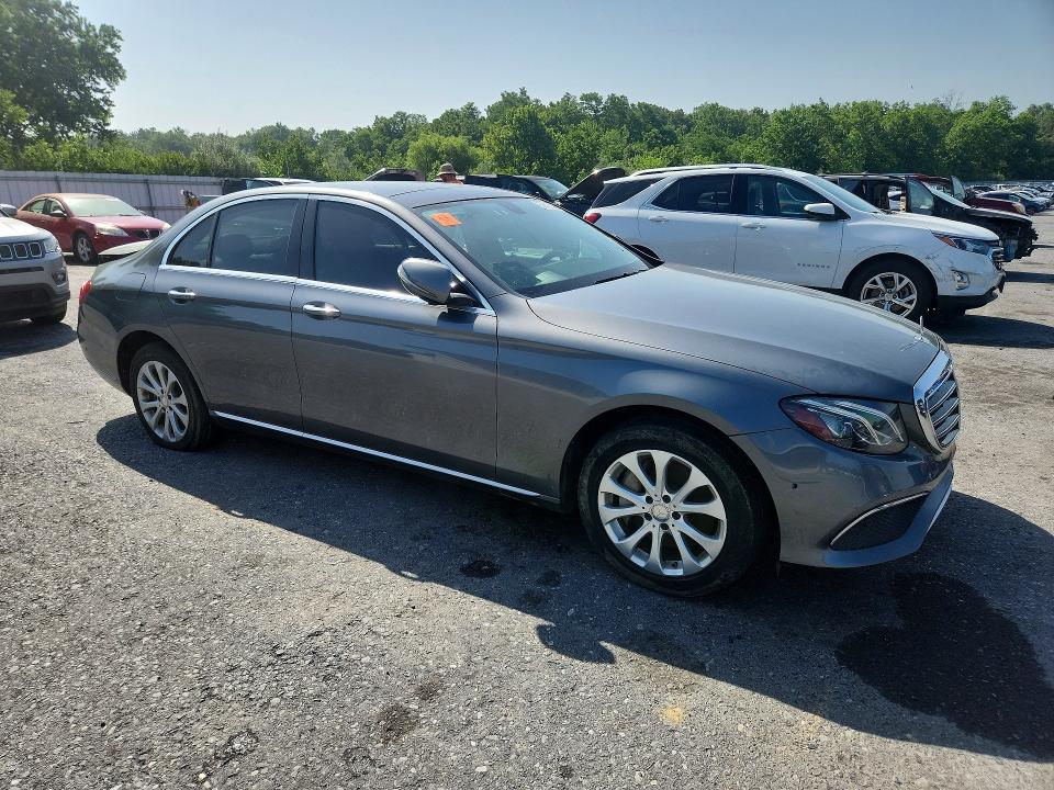 Photo 4 from auction – 2017 MERCEDES-BENZ E with VIN WDDZF4KB1HA144227