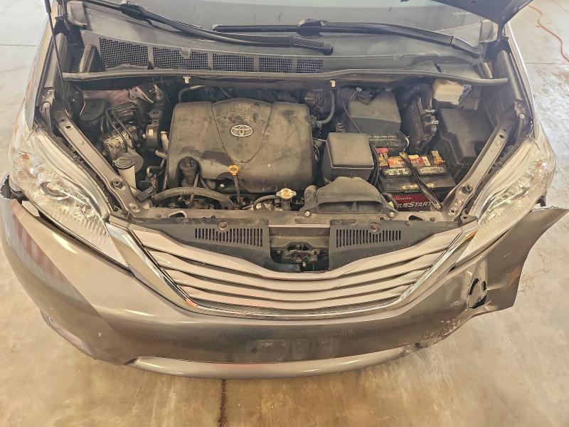 Photo 12 from auction – 2017 TOYOTA SIENNA with VIN 5TDDZ3DC4HS161019