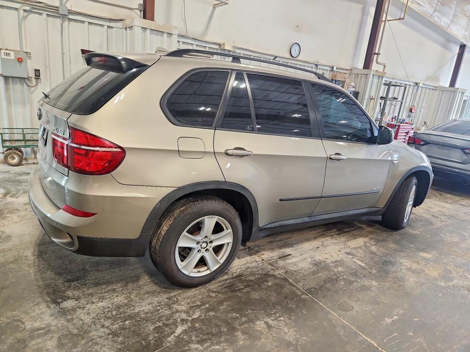 Photo 3 from auction – 2011 BMW X5 with VIN 5UXZW0C54BL658806