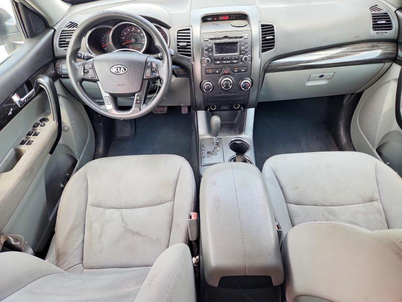 Photo 8 from auction – 2011 KIA SORENTO with VIN 5XYKT3A18BG077611