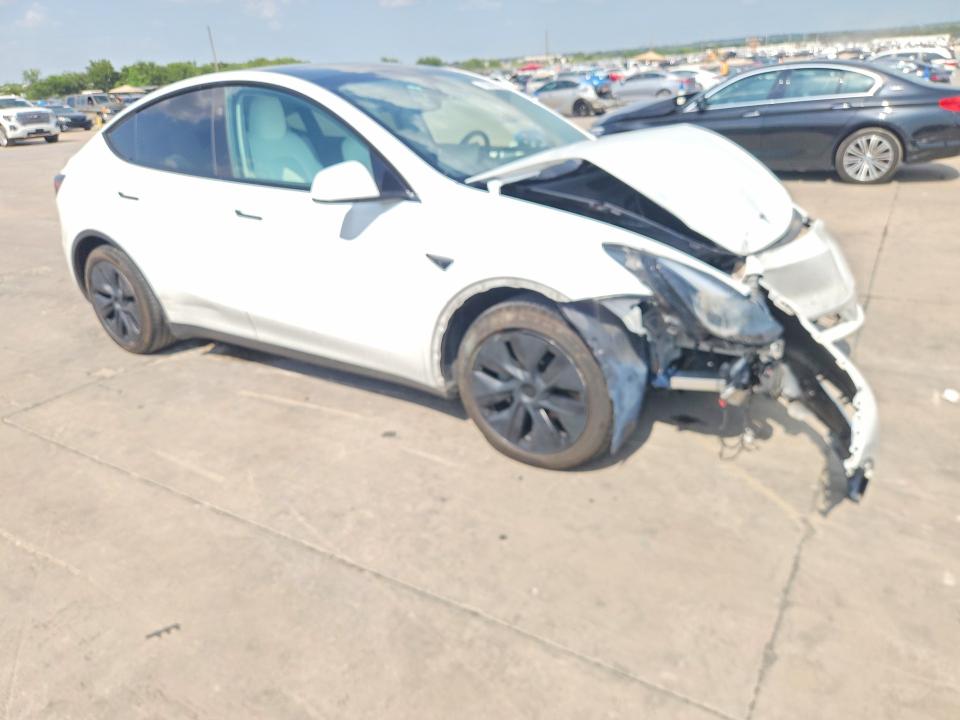 Zdjęcie 4 z aukcji – 2024 TESLA MODEL  Y z VIN 7SAYGDED6RA325154